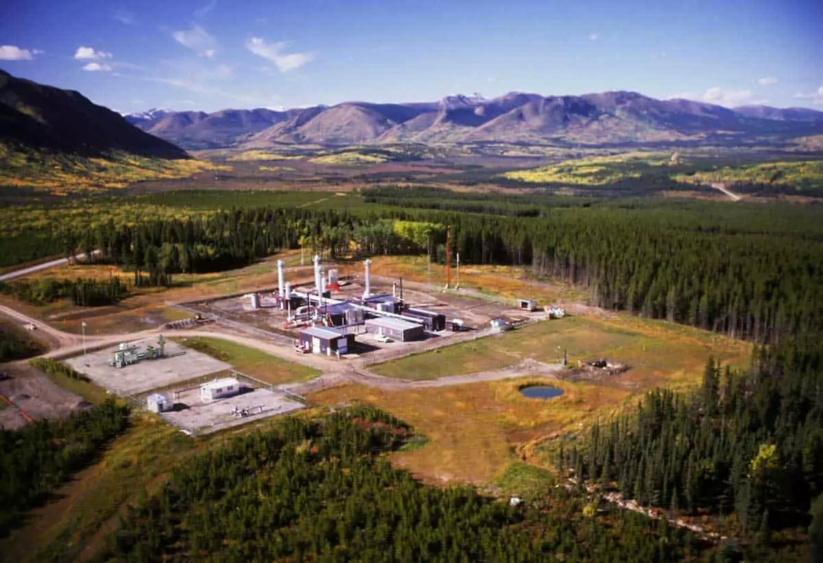 An aerial view of a gas plant in Northeastern B.C. with a modeled micro-cogeneration unit (lower left)