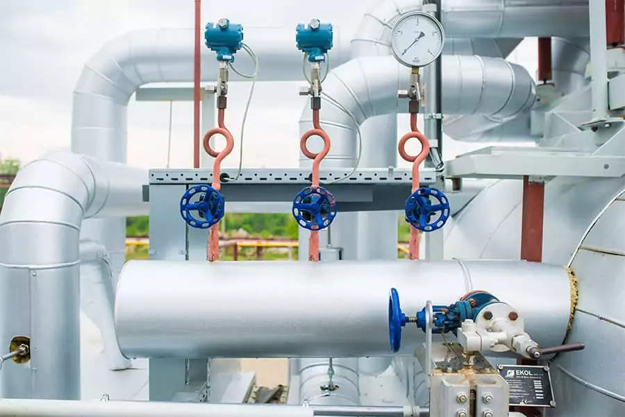 Cogeneration Advantages and Disadvantages - pipes at a cogeneration plant